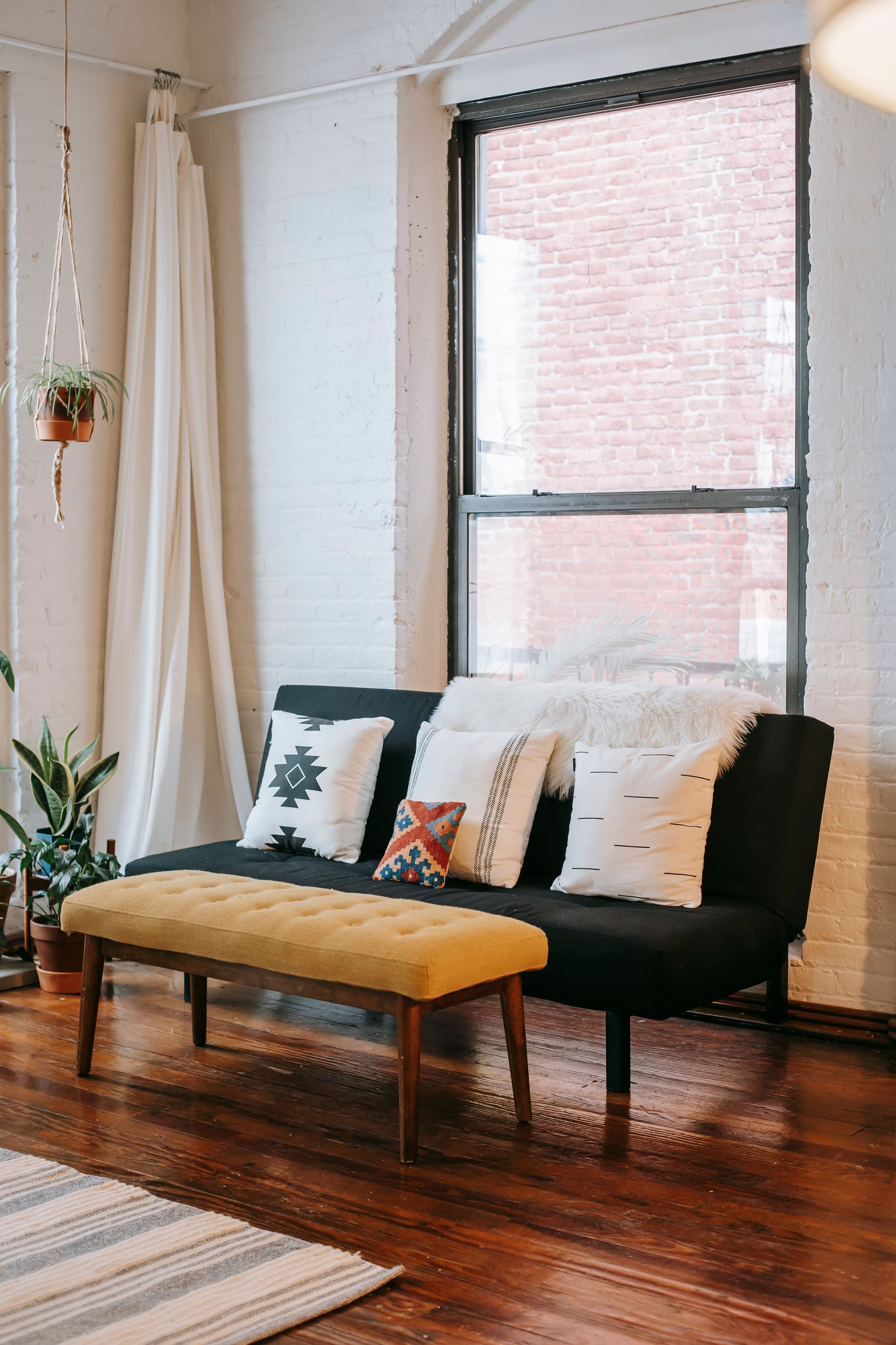 Actual adaptive Auto output of the same living room, without an exposure lift